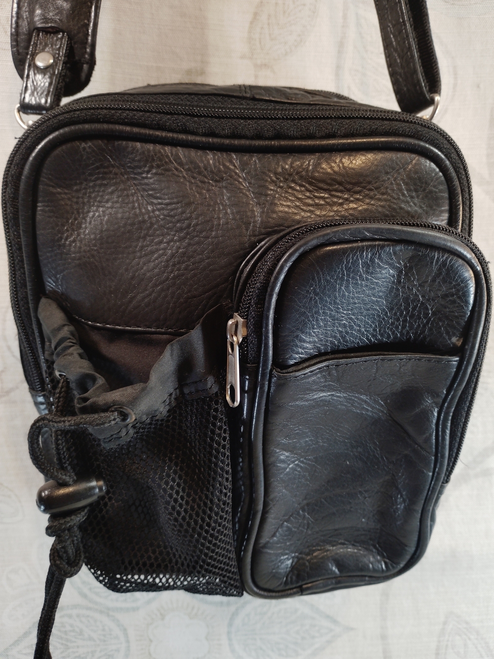 Wilson's Leather Men's Black Crossbody Messenger Bag - Compact Everyday Carry